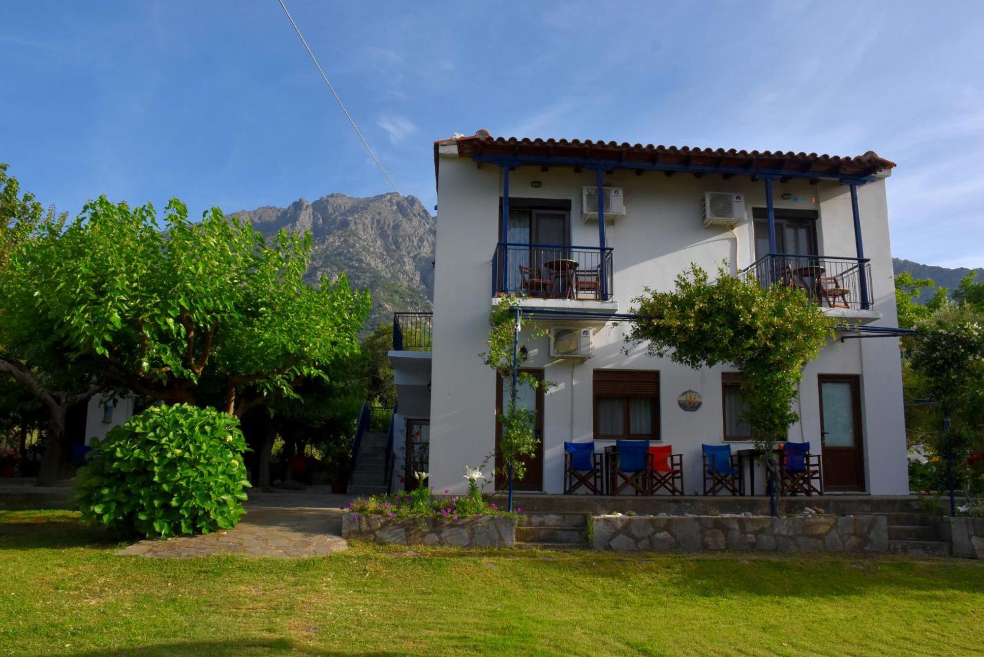 Mirsini Apartments Kariotes Esterno foto
