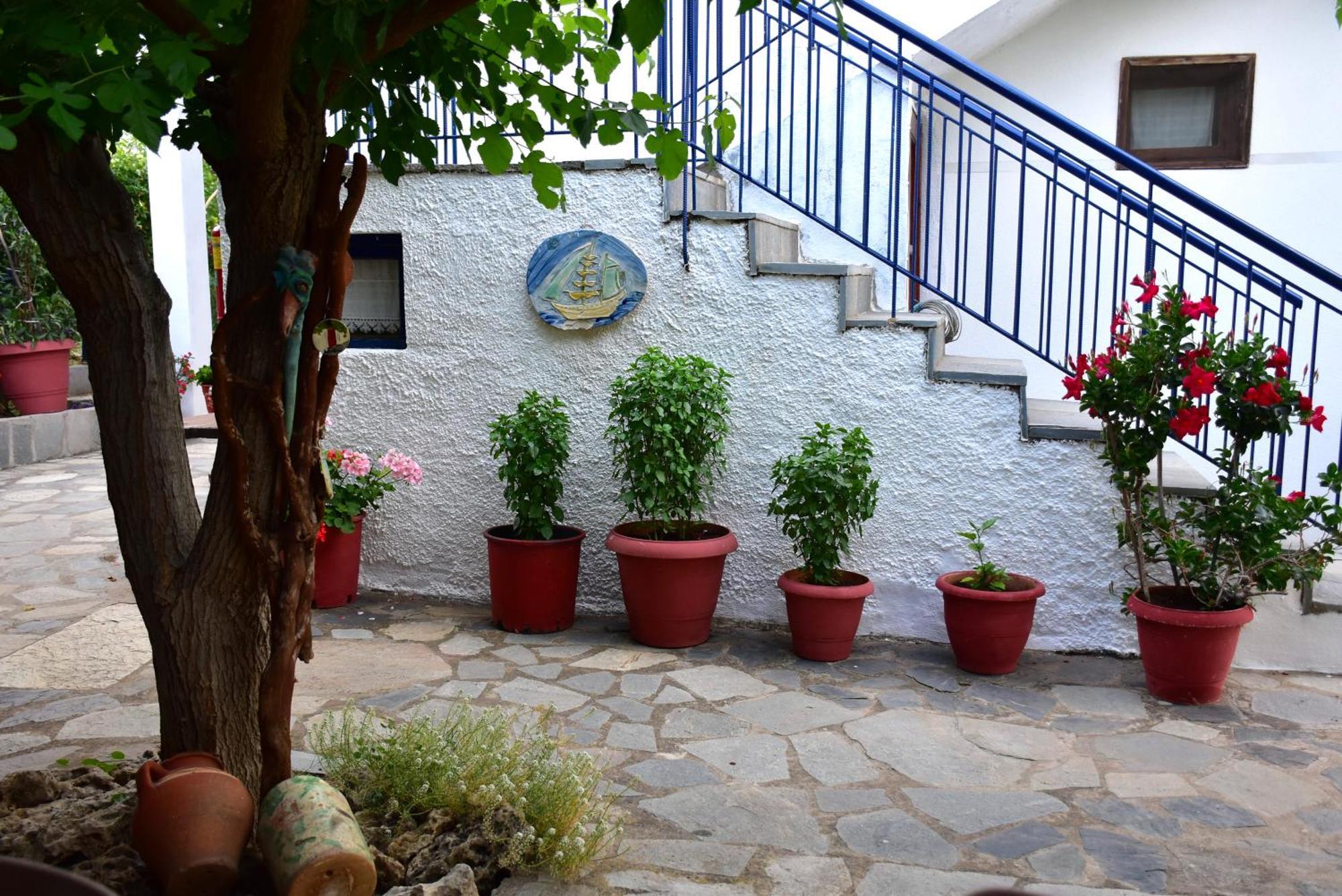 Mirsini Apartments Kariotes Esterno foto