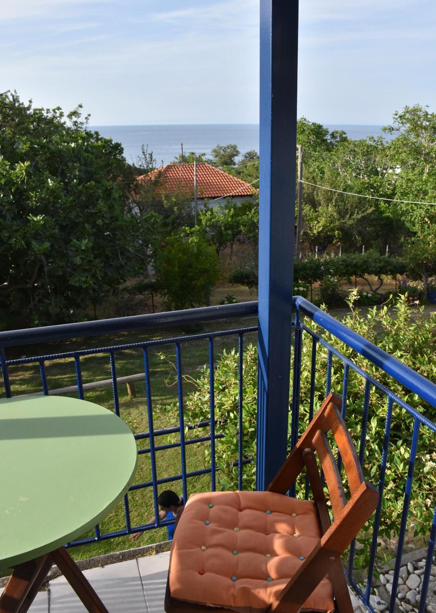 Mirsini Apartments Kariotes Esterno foto