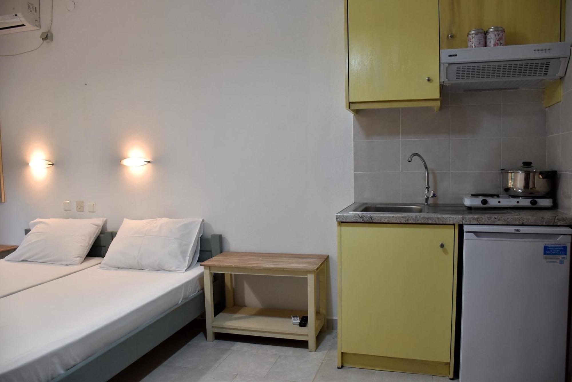 Mirsini Apartments Kariotes Esterno foto