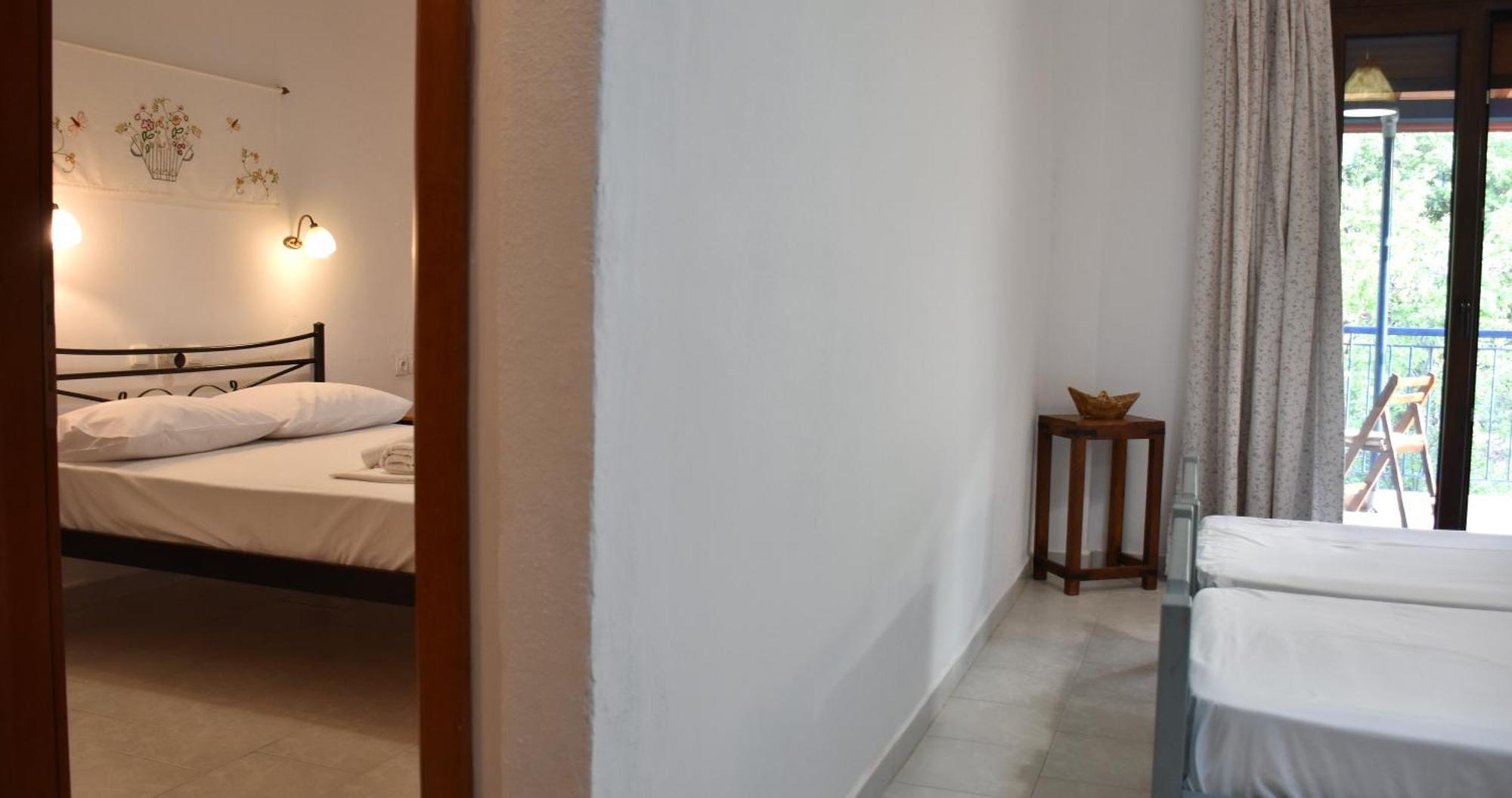 Mirsini Apartments Kariotes Esterno foto