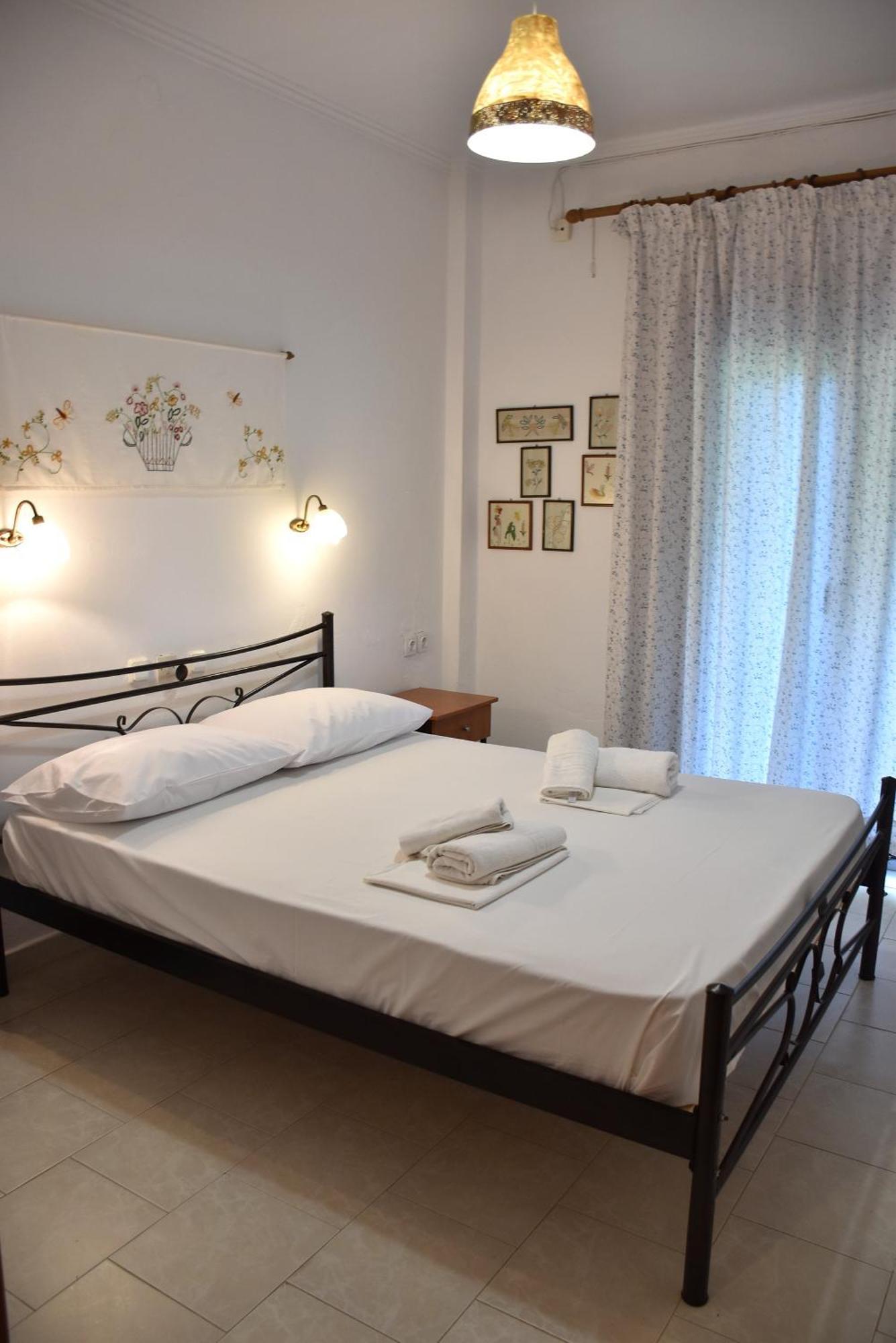Mirsini Apartments Kariotes Esterno foto