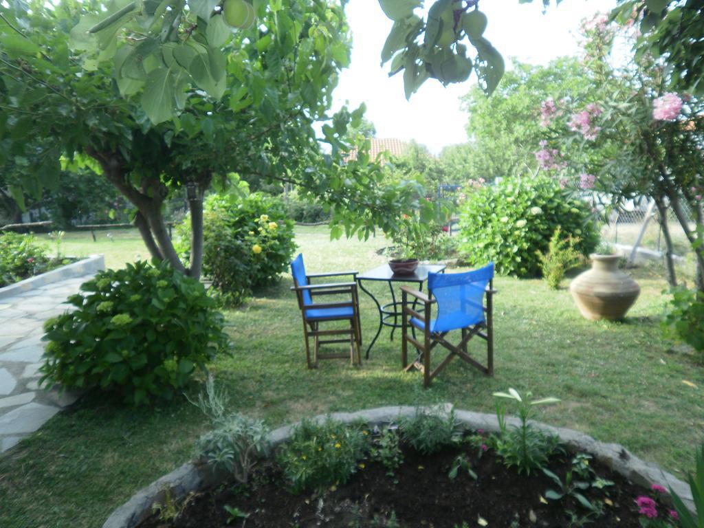 Mirsini Apartments Kariotes Esterno foto