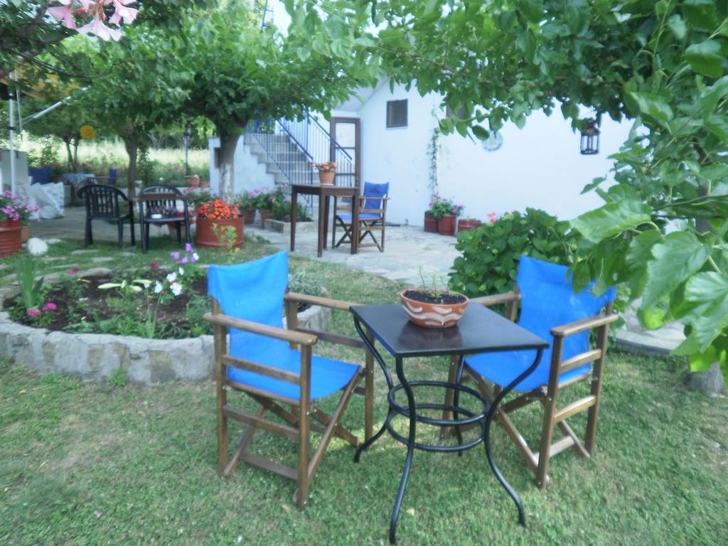 Mirsini Apartments Kariotes Esterno foto