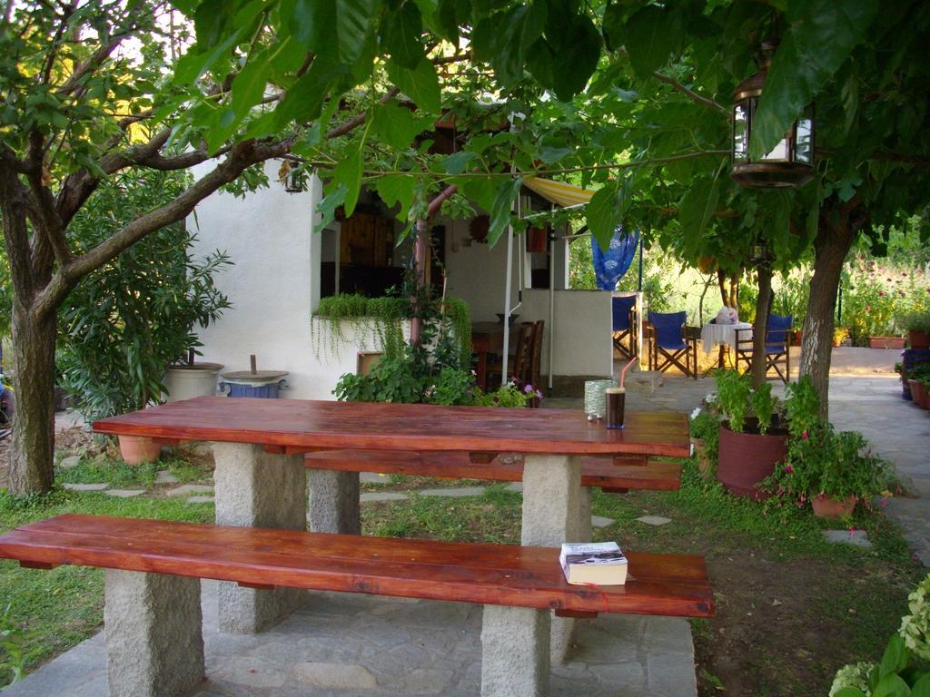 Mirsini Apartments Kariotes Esterno foto